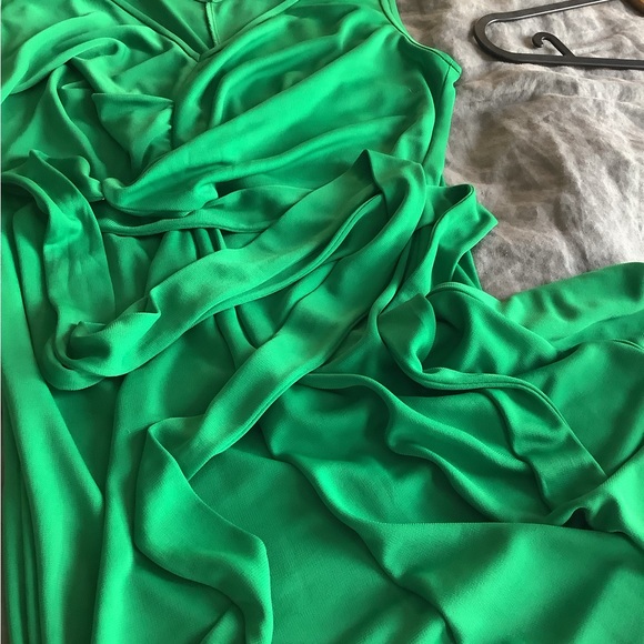 This preppy dress is an emerald green which will give you lots of shine. - Picture 3 of 3